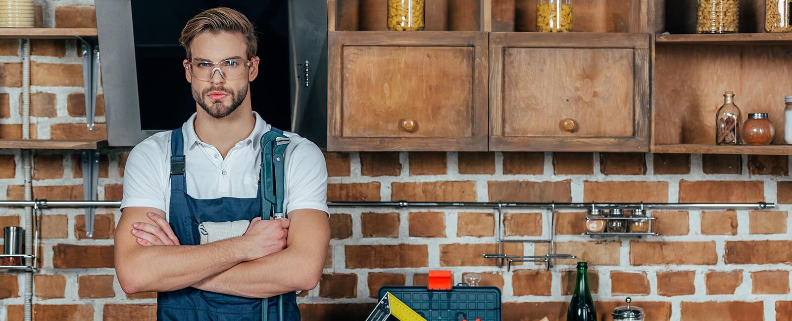 handsome-young-professional-repairman-with-tool-be-resize1a.jpg handsome-young-professional-repairman-with-tool-be-resize1a.jpg